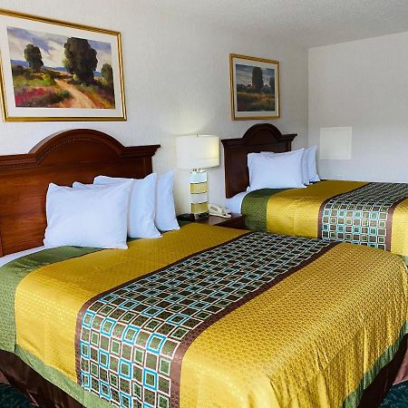 Harrisonville Inn & Suites Εξωτερικό φωτογραφία