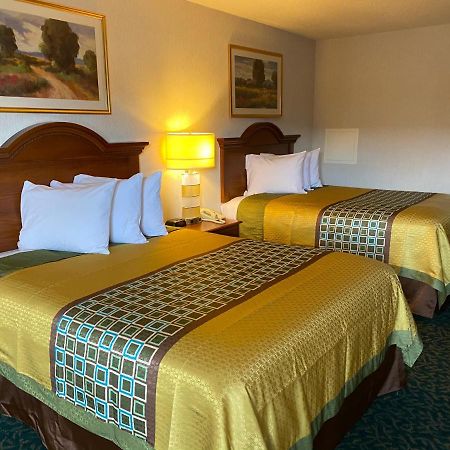 Harrisonville Inn & Suites Εξωτερικό φωτογραφία