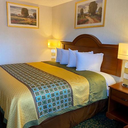 Harrisonville Inn & Suites Εξωτερικό φωτογραφία