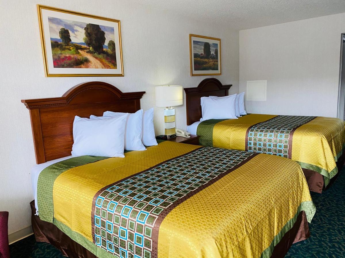 Harrisonville Inn & Suites Εξωτερικό φωτογραφία