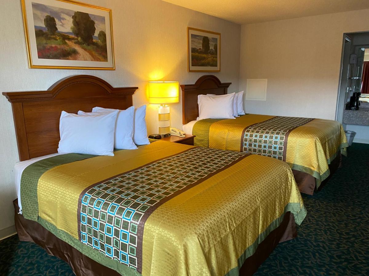 Harrisonville Inn & Suites Εξωτερικό φωτογραφία