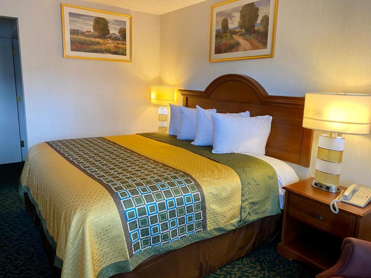 Harrisonville Inn & Suites Εξωτερικό φωτογραφία