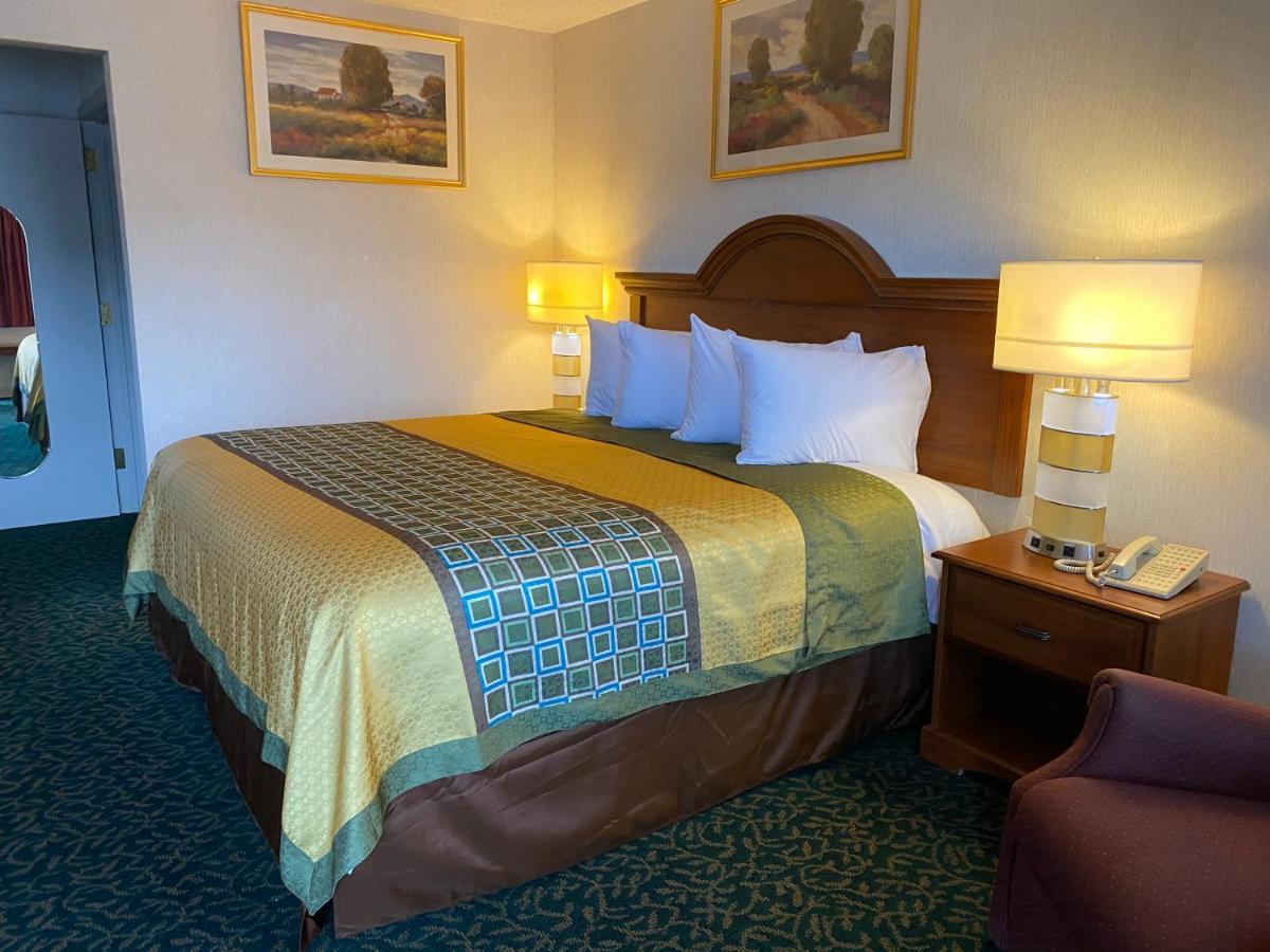 Harrisonville Inn & Suites Εξωτερικό φωτογραφία