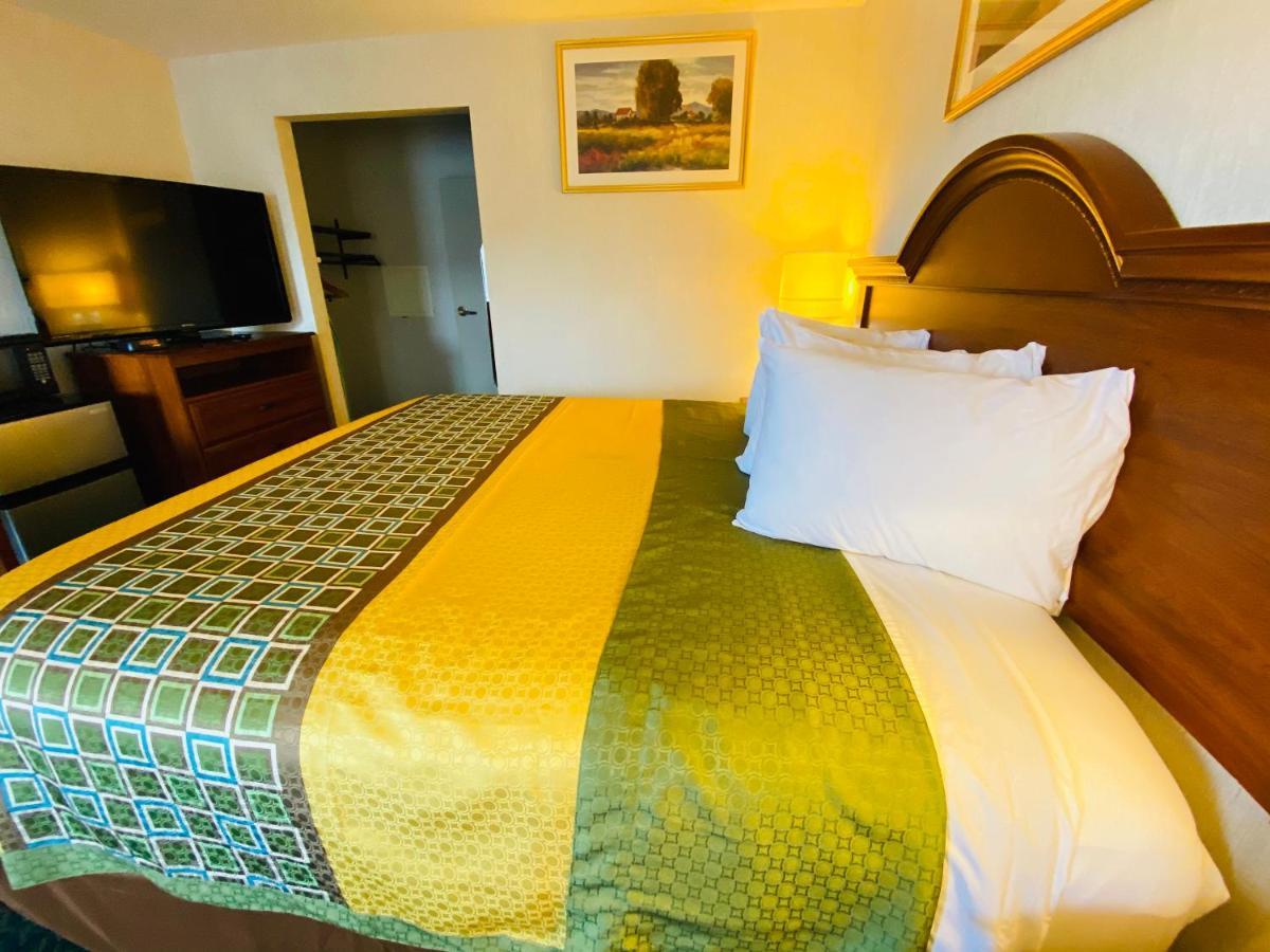 Harrisonville Inn & Suites Εξωτερικό φωτογραφία