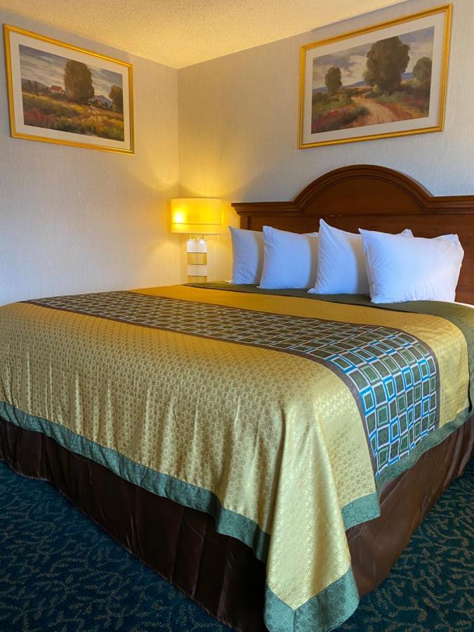 Harrisonville Inn & Suites Εξωτερικό φωτογραφία