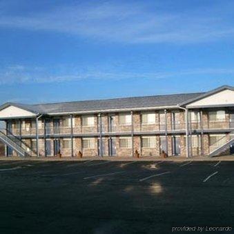 Harrisonville Inn & Suites Εξωτερικό φωτογραφία