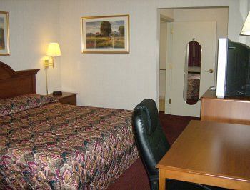 Harrisonville Inn & Suites Εξωτερικό φωτογραφία