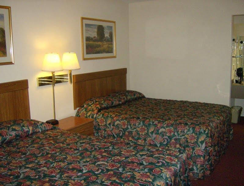 Harrisonville Inn & Suites Εξωτερικό φωτογραφία